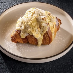 Drivu Almond croissant