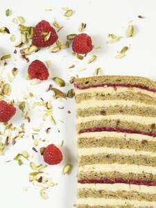 Drivu layers cake (raspberry & pistachio)