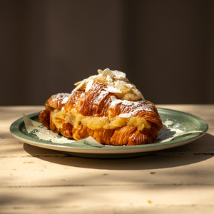 Drivu Almond Croissant