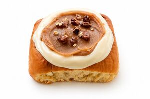 Pecan Caramel Cinnamon Roll - Six to Eight dubai