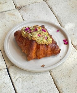 Drivu Pistachio Rose Croissant