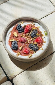 Drivu  Pistachio Rhubarb Yoghurt Bowl