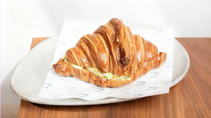 Drivu Halloumi & Pesto Croissant
