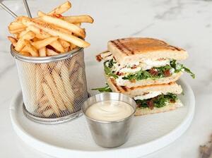 Drivu Halloumi Pesto Sandwich