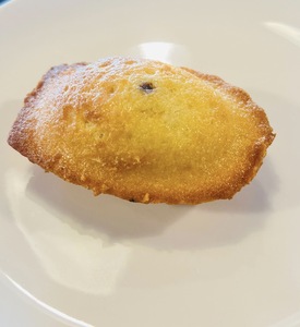 Chocolate & Hazelnut Filled Madeleine | مادلين محشوة بالشوكولاتة والبندق - O Cafe ras-al-khaimah