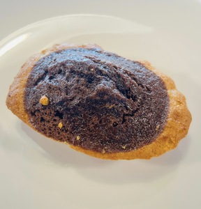 Marbled Madeleine with Choc Chips | مادلين رخامي مع رقائق الشوكولاتة - O Cafe ras-al-khaimah
