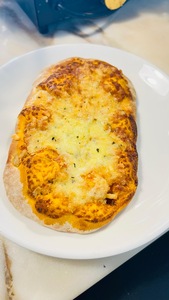 Stone Oven Pinsa Margherita | بينسا مارغريتا مخبوزة في فرن حجري - O Cafe ras-al-khaimah