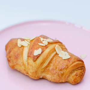 Drivu Almond Croissant