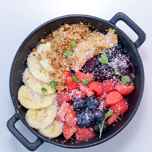 Drivu Acai - Almond Milk, Fresh Fruit, & Granola