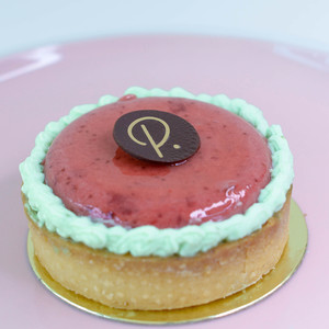 Drivu La Tarte (Strawberry Mousse, Pistachio Cremeux)