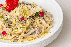 Chicken Alfredo White Sauce - Frontyard abu-dhabi