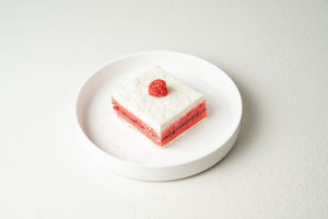 Coco Berry Cake - Frontyard abu-dhabi