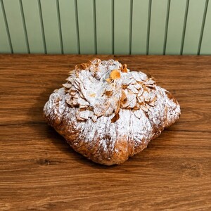 Drivu Almond Croissant 