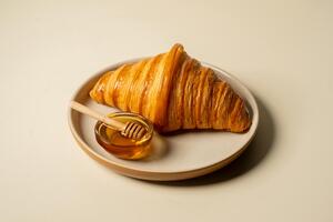 Drivu Osk x MenaWFeena: Croissant and Honey