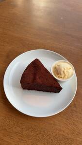 Drivu Espresso Almond Chocolate Cake 