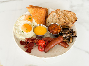 English Breakfast - Late Lounge dubai