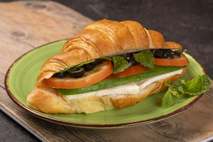 Drivu Halloumi and Vegetables Croissant