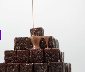 Chocolate Cake Cubes with Chocolate Sauce (3 pieces) - Pastel dubai