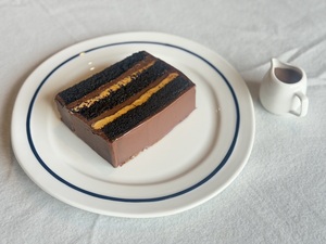 London Cake - Sla Cafe  abu-dhabi