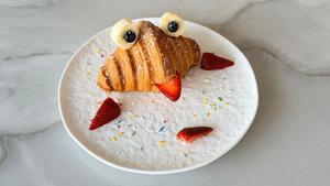 Berries Croissant - Late Lounge dubai