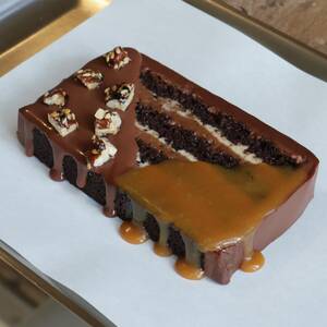 Chocolate Caramel London Cake - SESAME sharjah