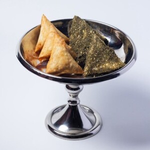 Half & Half Samosa سمبوسة نص جبن نص زعتر - Nadwa Specialty Tea al-dhaid