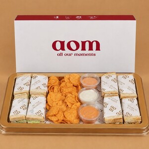 Fried Chicken Sandwich Box (12 pcs) - AOM Cafe sharjah