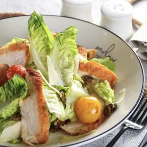Drivu Paprika Chicken Caesar Salad