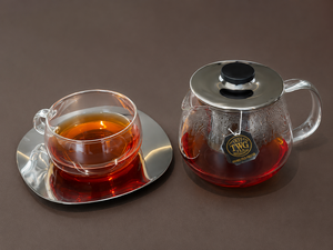 Hot Signature Black Tea - ESPRSO LOUNGE dubai