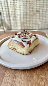 Pecan Cinnamon Roll - Bageri Form dubai