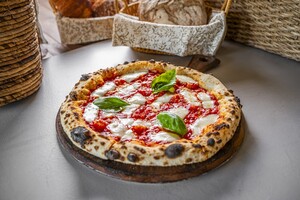 Pizza Margherita - ZOI Cafe AlQattara al-ain