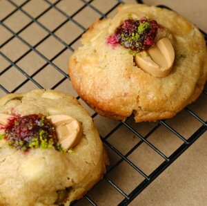 Raspberry Pistachio Cookies - Artocolate dubai