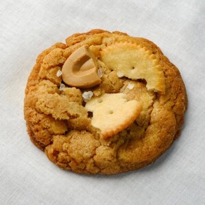White Chocolate Ritz Cookies - Artocolate dubai