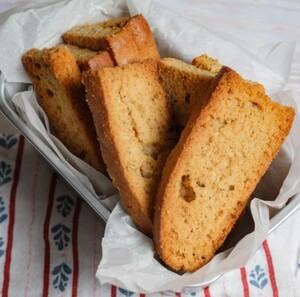 Cinnamon and Fennel Seeds Rusk - Artocolate dubai