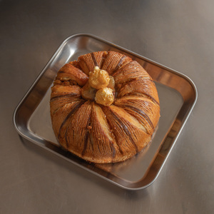 Crown Popcorn Caramel  - Bake Studio abu-dhabi