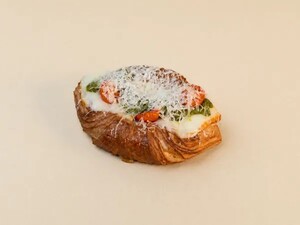 Mozzarella Tomato Danish - Press AlQana abu-dhabi