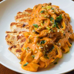Drivu Fettuccini with Chicken (pink sauce)
