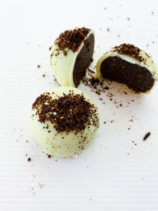 Drivu White Oreo Brownie Bites