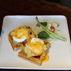 Drivu Waffle Benedict