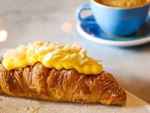 Drivu Almond Croissant