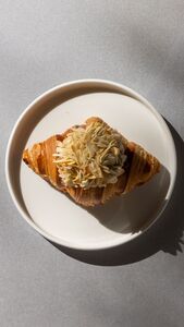Drivu Almond Croissant 