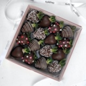 Drivu Dark Night Strawberries (16 pieces)