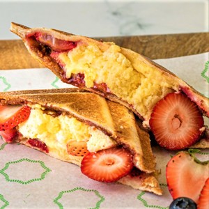 Drivu Strawberry Cheesecake Sando