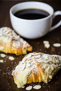 Drivu Almond croissant 