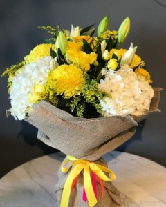 Drivu Yellow and white bouquet