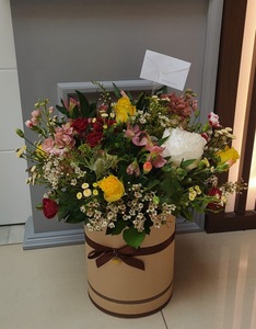 Drivu Brown Box of Mixed flowers