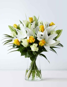 Drivu White and Yellow Rose Vase
