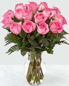 Drivu Glass Vase With Pink Roses