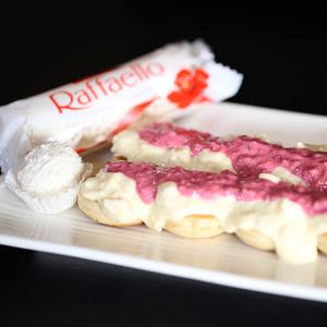 Drivu بان كيك رافايلو مع رازبيري Pancake Rafaello with Raspberry