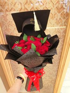 Drivu Graduation Bouquet with Hat